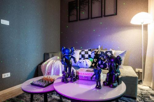 Kaws Theme Modern 1br - High Floor Seaview - Tap to explore photos