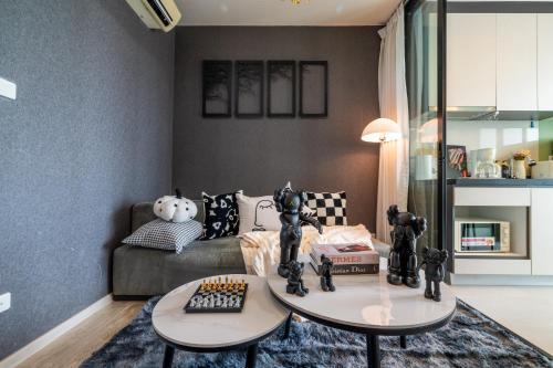 Kaws Theme Modern 1br - High Floor Seaview - Tap to explore photos
