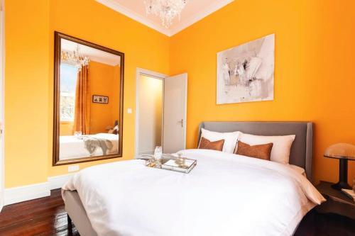 Stylish central London flat - Tap to explore photos