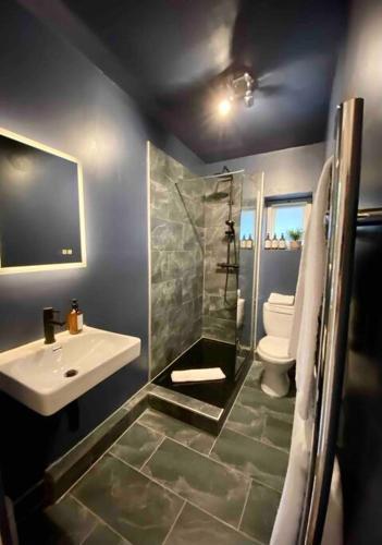 Stylish Studio for 3 near Regents Park n4 - Tap to explore photos