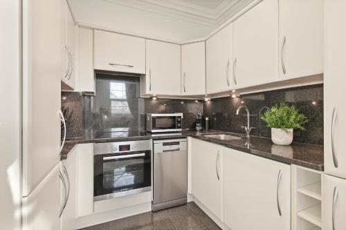 Lavish two-bedroom Apartment - Tap to explore photos
