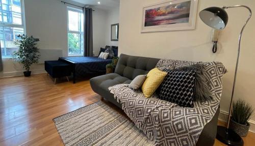 Studio apartment in Barbican / Farringdon - Tap to explore photos