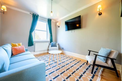 Large 1 Bedroom in Center of London (4) - Tap to explore photos