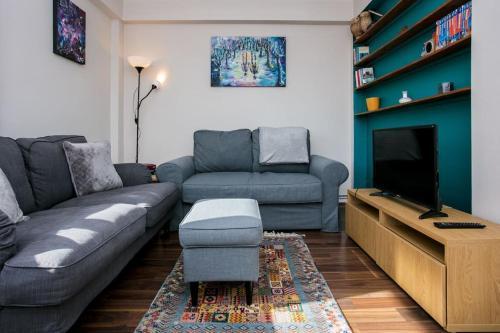 Lovely 1 Bedroom Apartment w/ Balcony in Dalston - Tap to explore photos