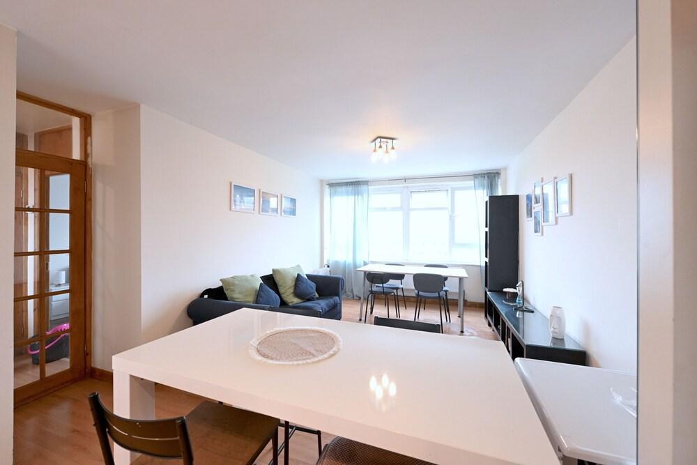 Stylish one bed flat in Hoxton - Tap to explore photos