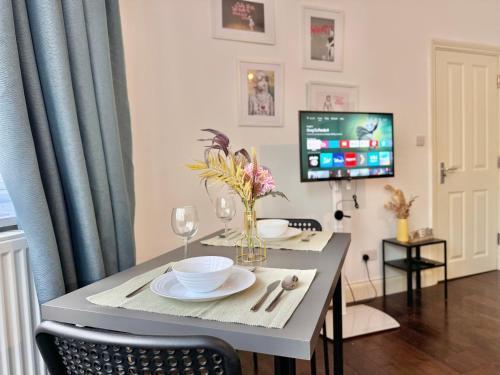 Lovely Studio 30min to Central London - Tap to explore photos