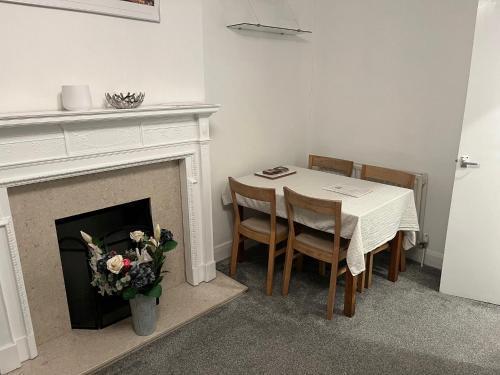 Lovely 1 bedroom flat in quiet Wimbledon - Tap to explore photos