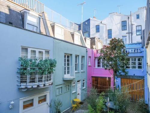 Stylish retreat in the heart of Notting Hill - Tap to explore photos