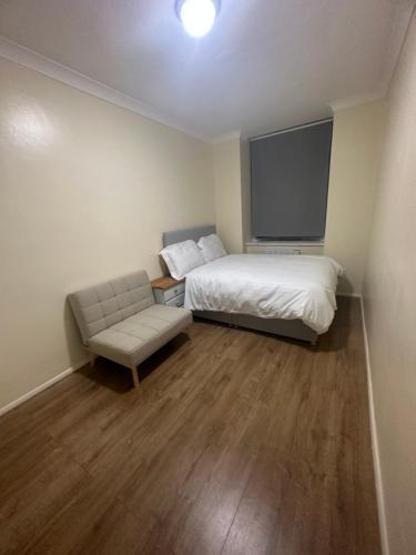 Lovely 3 bed regent park - Tap to explore photos