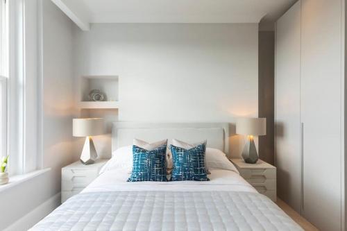 Superb 3 Bed Home Notting Hill - Tap to explore photos