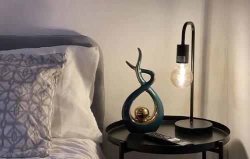 The Islington Hub Apartment - Tap to explore photos