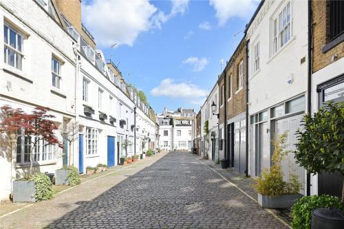 Londwell, Chic Hyde Park Mews House - Tap to explore photos