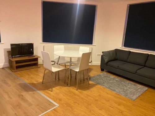 Lovely Cozy One Bedroom Apartment in Whitechapel - Tap to explore photos