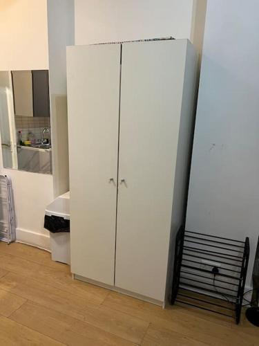 Studio flat in Central London-PADDINGTON - Tap to explore photos