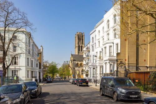 Stylish & Spacious Notting Hill Loft
