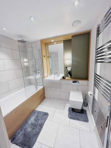 Superb luxury 1Bed Apartment - Tap to explore photos