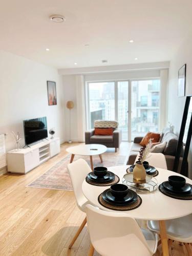 Superb luxury 1Bed Apartment - Tap to explore photos