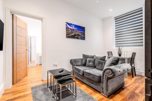 Livestay Stylish Apartments in Stratford - Tap to explore photos