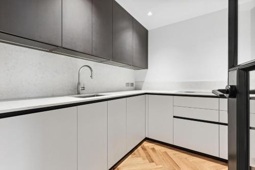 The Mayfair London Residence - Exclusive Apartments - Tap to explore photos