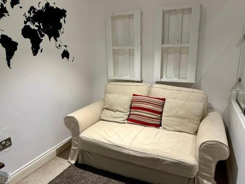 London Regent Studio Apartments - Tap to explore photos