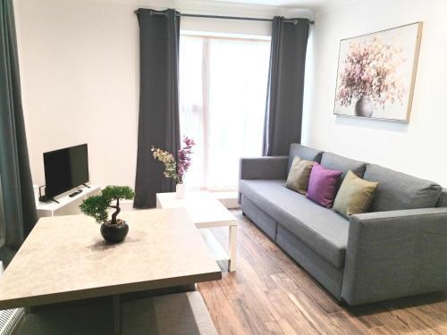 Luxury apartment near London centre, near train station, E1 - Tap to explore photos