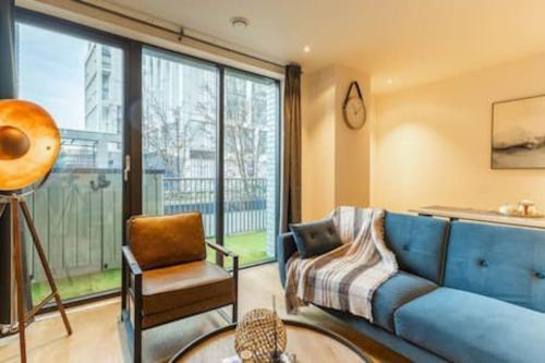 The Battersea Pad - Tap to explore photos
