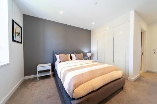 Luxury 2B2B in central London - Tap to explore photos