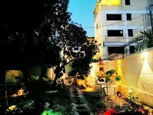 SUSU khaosan hostel - Tap to explore photos