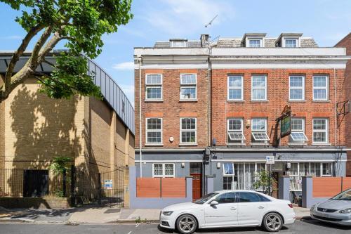 The Anchor in Kings Cross ZONE 1 !!! - Tap to explore photos