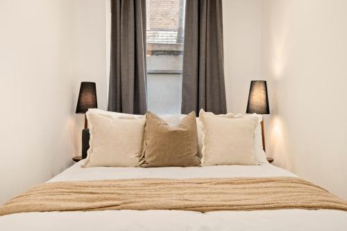 Unique Apartments near Old Street Station - Tap to explore photos