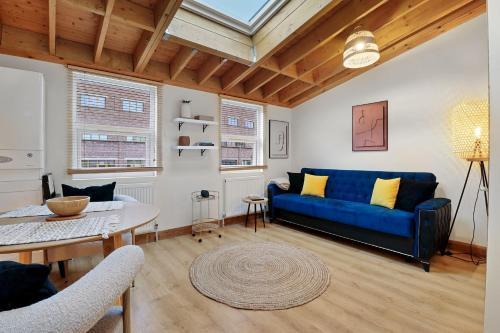 The Hoxton Loft - Top Floor Shoreditch Apartment - Tap to explore photos
