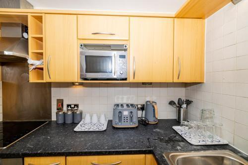 Two bed Apartment near Canary Wharf - Tap to explore photos
