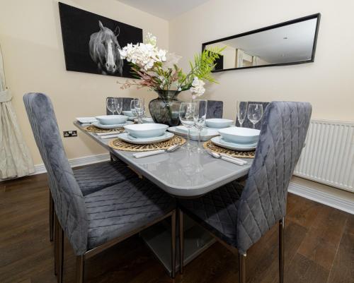 Two bed Apartment near Canary Wharf - Tap to explore photos