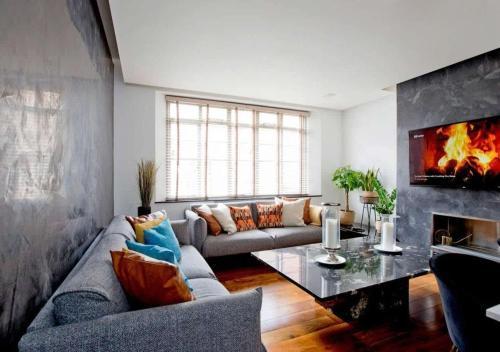 Luxury 2 Bed Knightsbridge Flat - Tap to explore photos