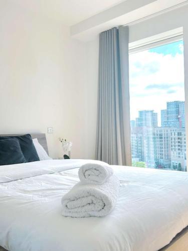 A charming 2 bedroom flat - Tap to explore photos