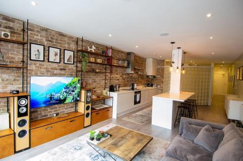 Modern Apartment in the Heart of London - Tap to explore photos