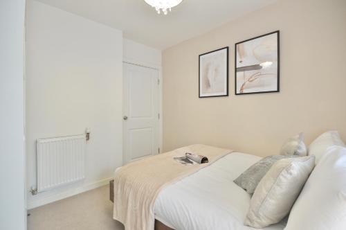 Modern 2 Bedroom Apartment Steps from Vauxhall St - Tap to explore photos