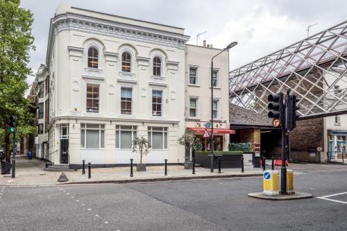 The white home near Kensington high st