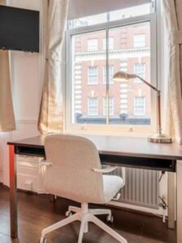 Unbeatable location in Camden-spacious studio flat - Tap to explore photos