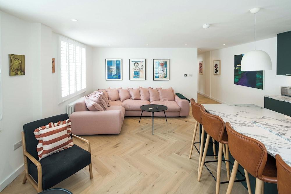 2Bed 2Bath Stunning Shoreditch Apartment - Tap to explore photos