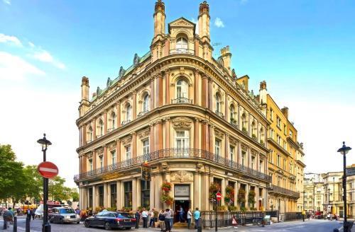 Welcome London - Trafalgar Square