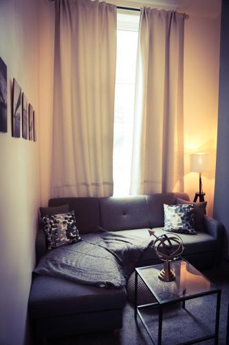 Warren Apartment - Tap to explore photos