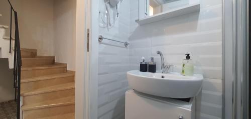 Modern - Affordable - Spacious At City Center - Tap to explore photos