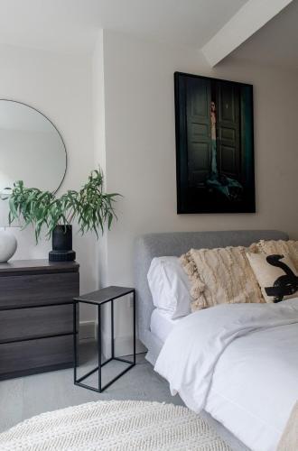 Mayfair Loft Apartment - Tap to explore photos