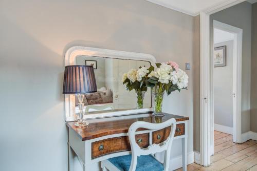 Victoria Belgravia Townhouse Rooms - Tap to explore photos