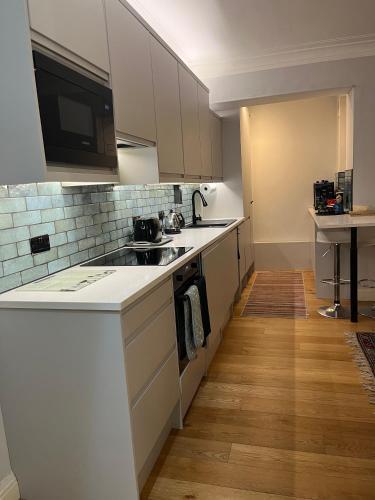 Modern Quiet 1 bed Flat -Mayfair - Tap to explore photos