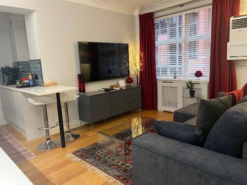Modern Quiet 1 bed Flat -Mayfair - Tap to explore photos