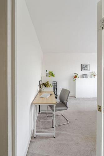 West Oasis - 6 sleeps - Notting Hill - Tap to explore photos