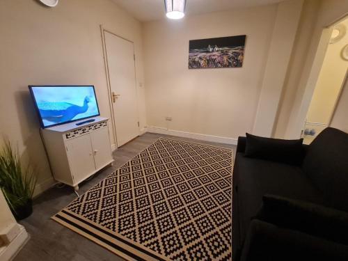 One Bedroom Apartment with Garden - Tap to explore photos
