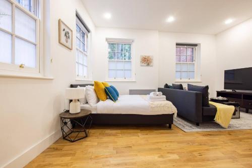 Wild Roses Serviced Apartments - Angel - Tap to explore photos